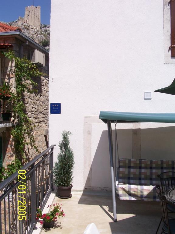 Apartment Romic Omis Exterior photo