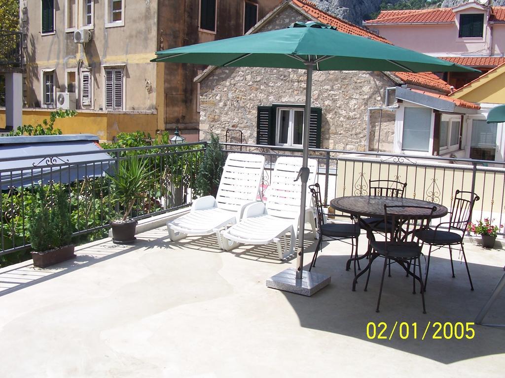 Apartment Romic Omis Exterior photo