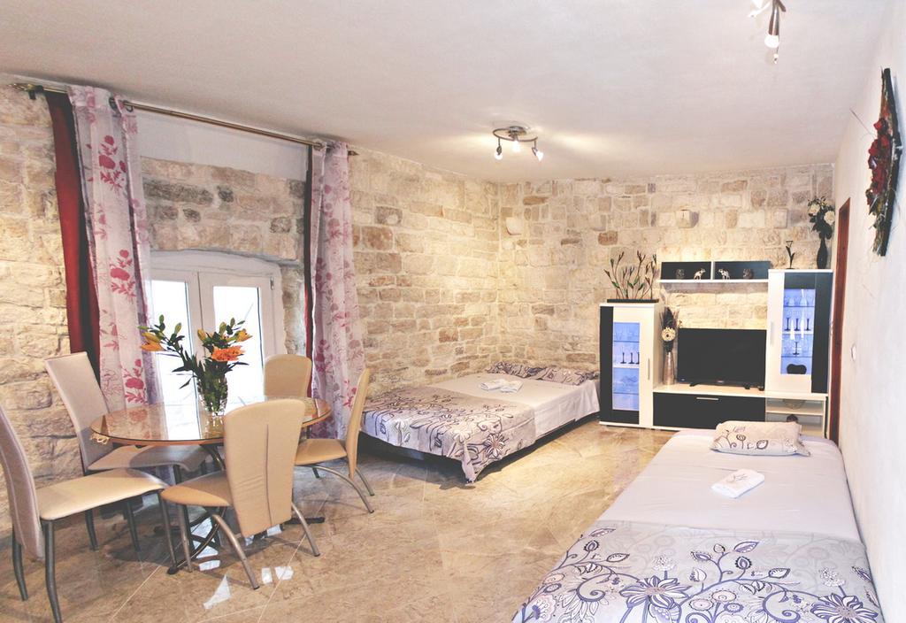 Apartment Romic Omis Exterior photo