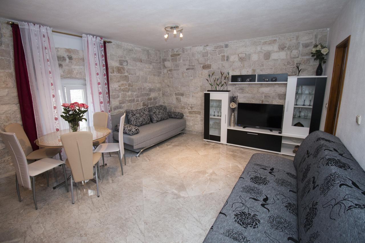 Apartment Romic Omis Exterior photo